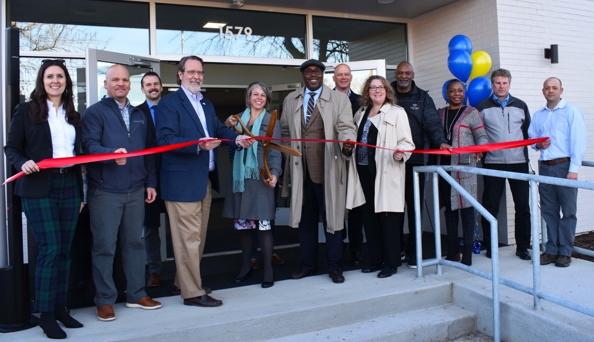 Summit Apartments ribbon cutting group